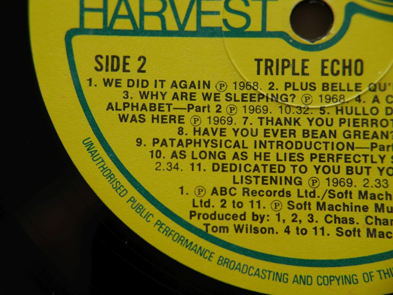『TRIPLE ECHO』（1977年、HARVEST）のラベル02